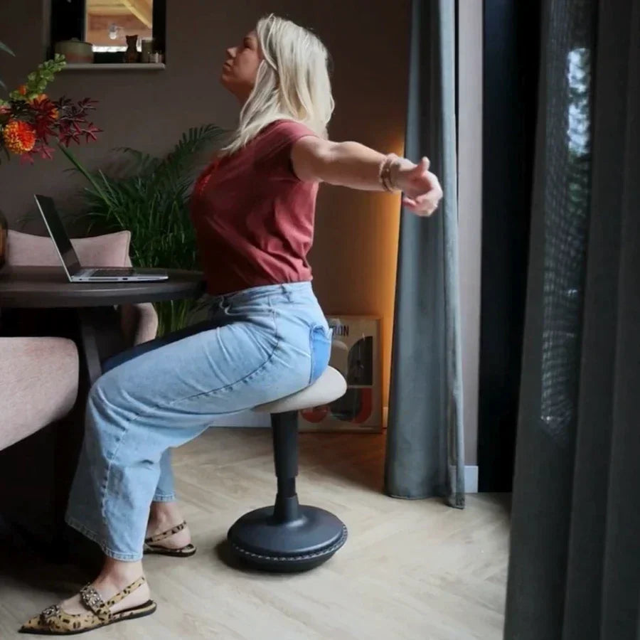 Ergonomice office wobble stool for active sitting agains backpain - image by Velvetkleurenvintage