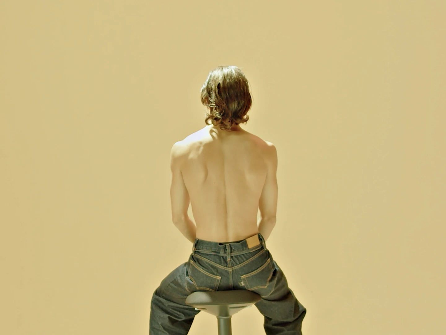 Man strong back on Wobblez Ergonomic Wobble stool 